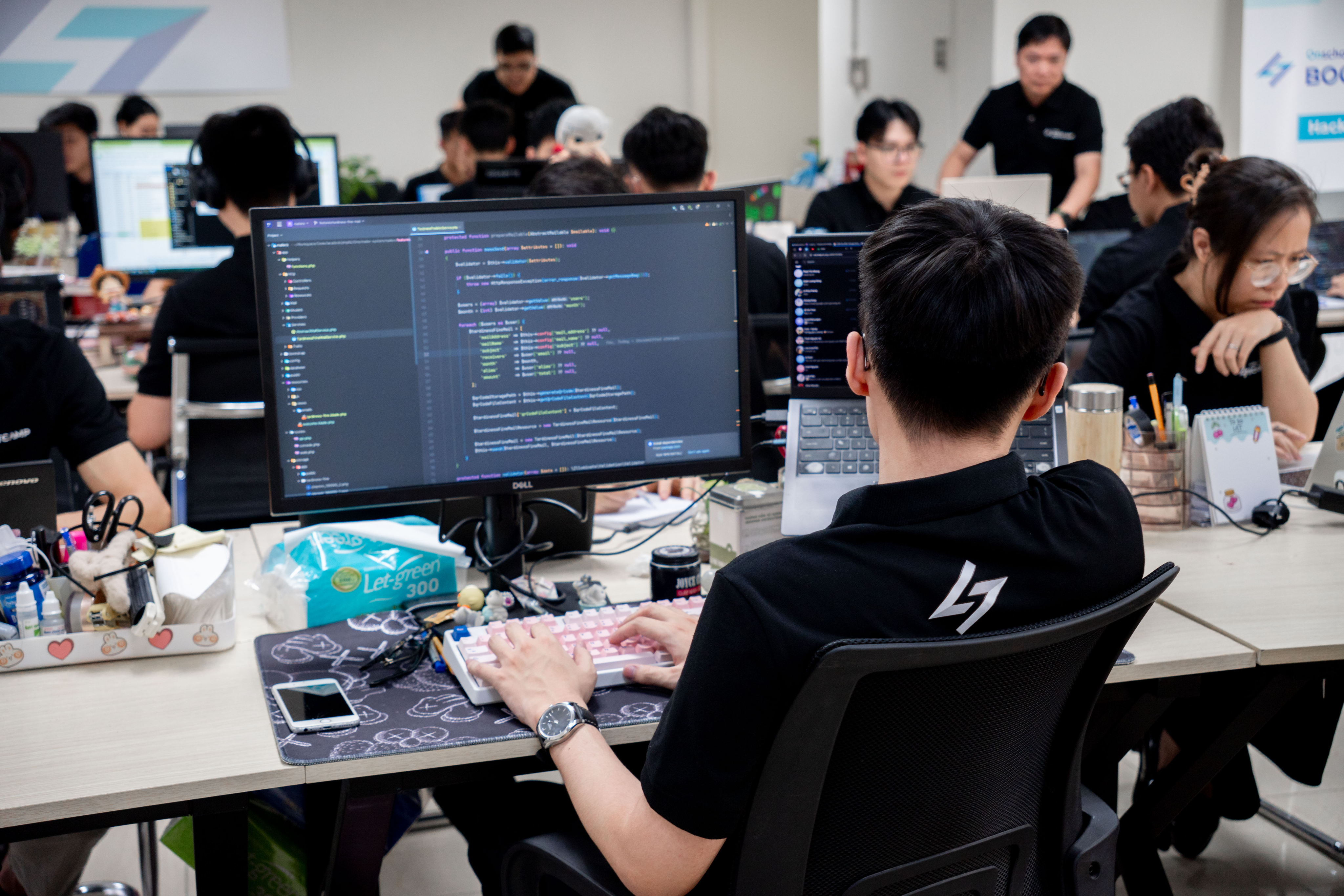 Mentor hỗ trợ học viên làm dự án